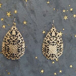 Elegant Gold Filigree Teardrop Earrings